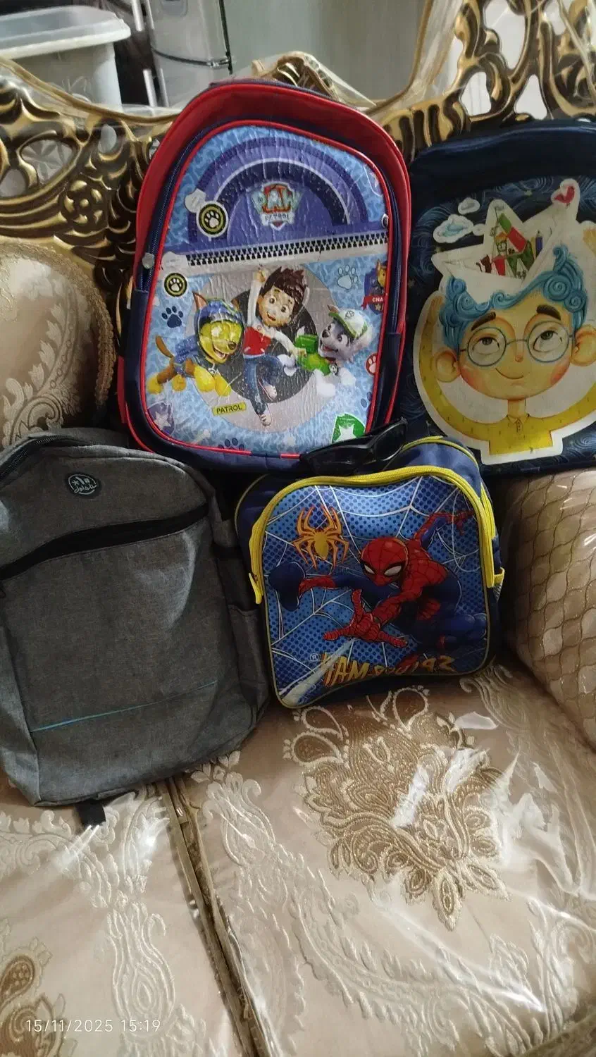 کوله مدرسه|کیف، کفش، کمربند|دورود, |دیوار