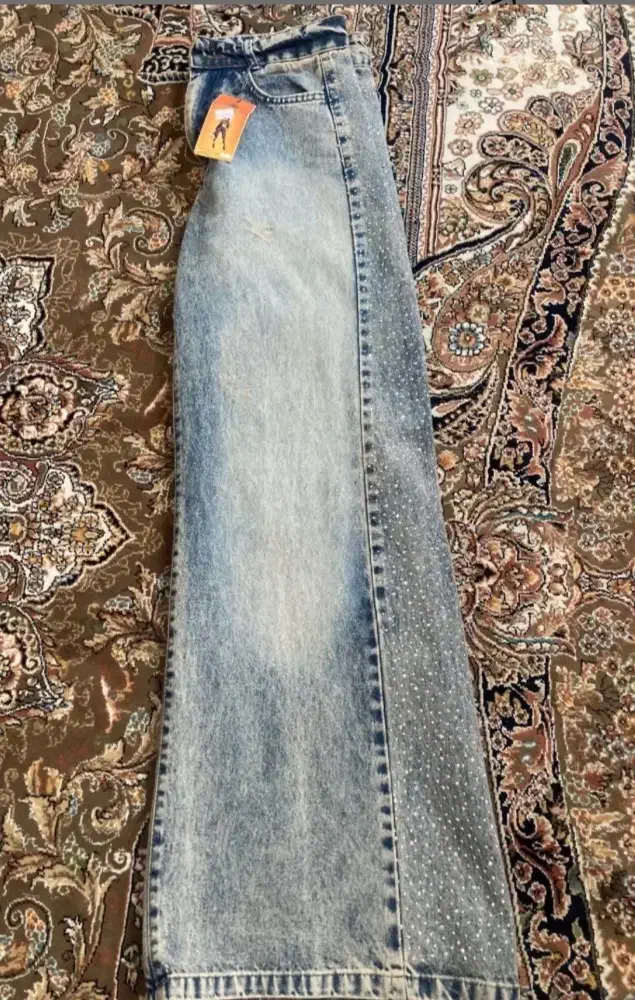 شلوار|لباس|مشکین‌دشت, |دیوار