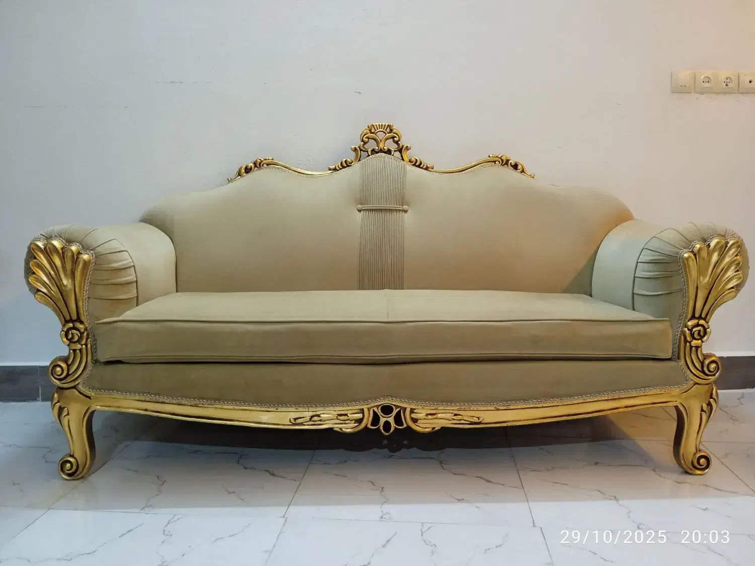 مبلمان ورق طلا|مبلمان خانگی و میز عسلی|تربتحیدریه, طالقانی|دیوار