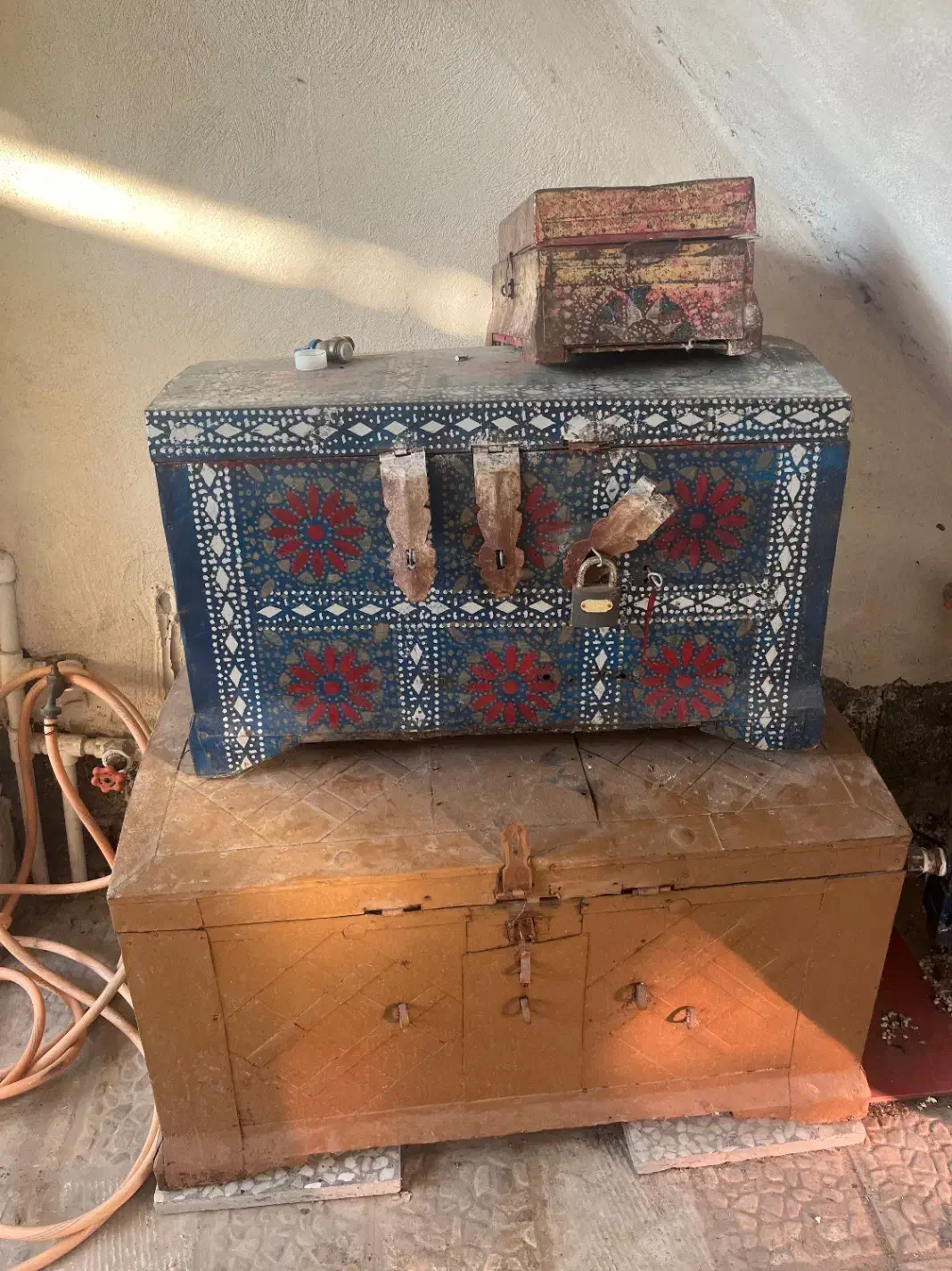 صندوق قدیمی|کلکسیون اشیاء عتیقه|لاهیجان, گلستان|دیوار