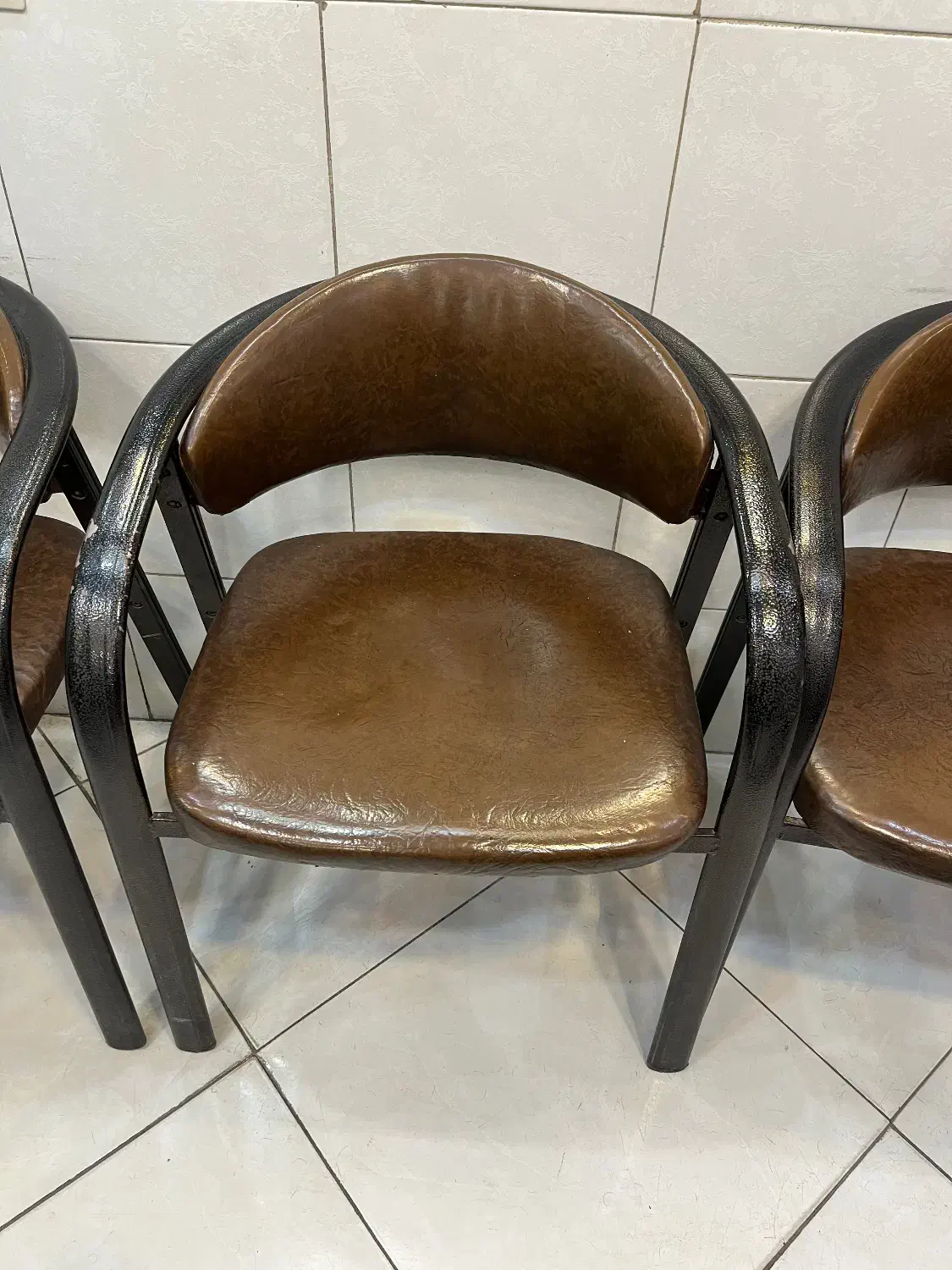 چهار عدد صندلی انتظار قیمت توافقی|صندلی و نیمکت|اصفهان, سرتاوه|دیوار