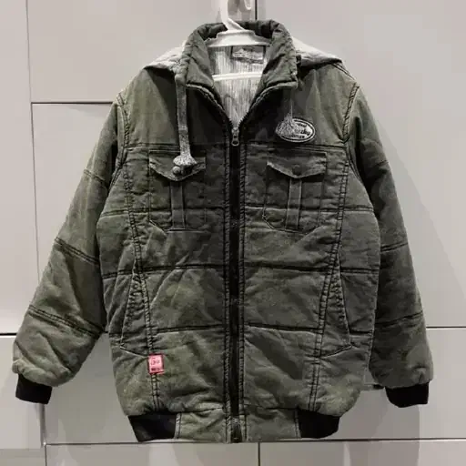 کاپشن چرم،لی، تیشرت گُل دار،اسلش ارتشی|لباس|استهبان, |دیوار