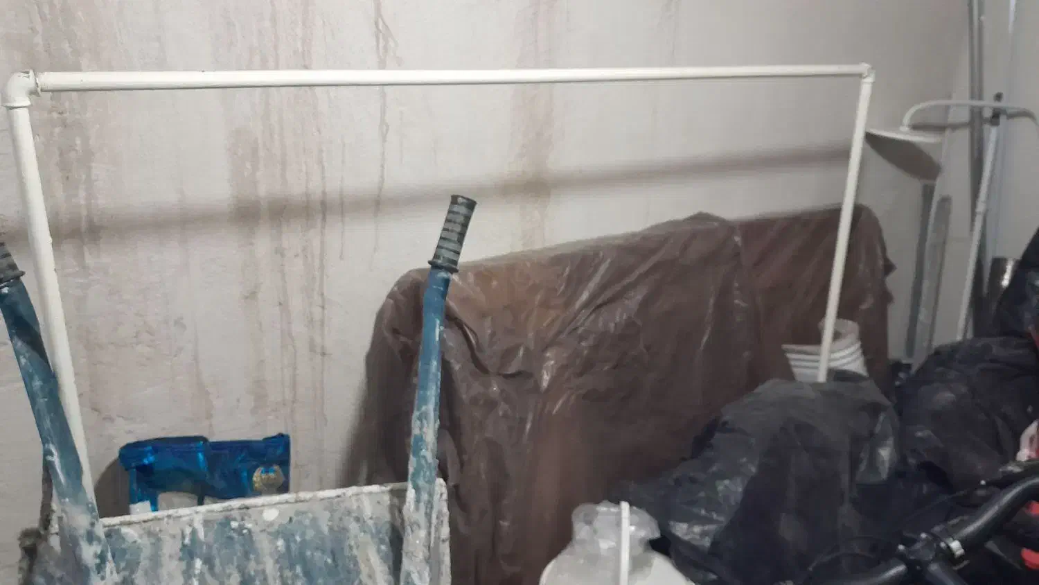 متن|بندرخت و رخت‌آویز|کوهدشت, |دیوار