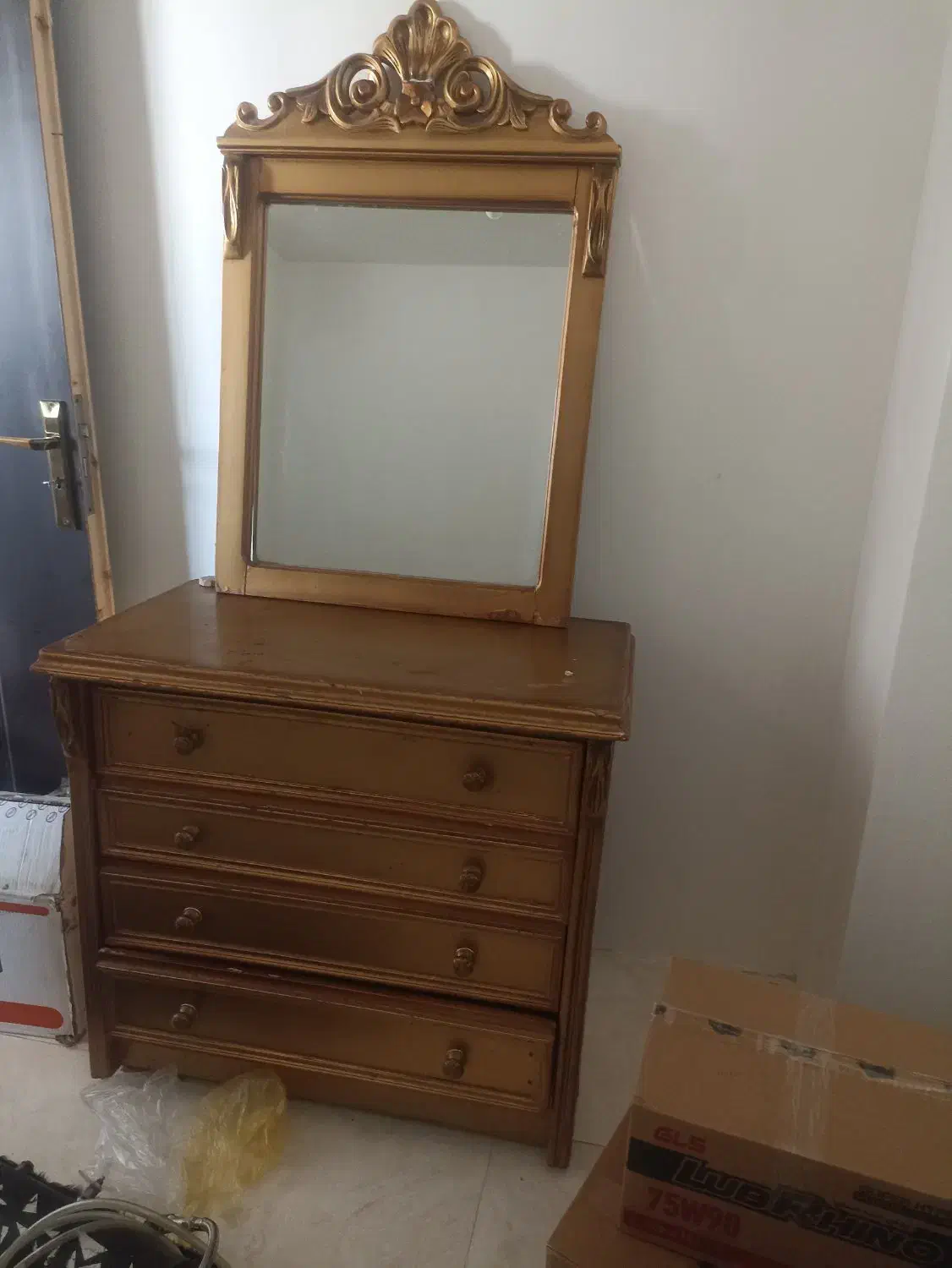 میز و اینه ارایشی|مبلمان خانگی و میز عسلی|شیراز, کوشک میدان|دیوار