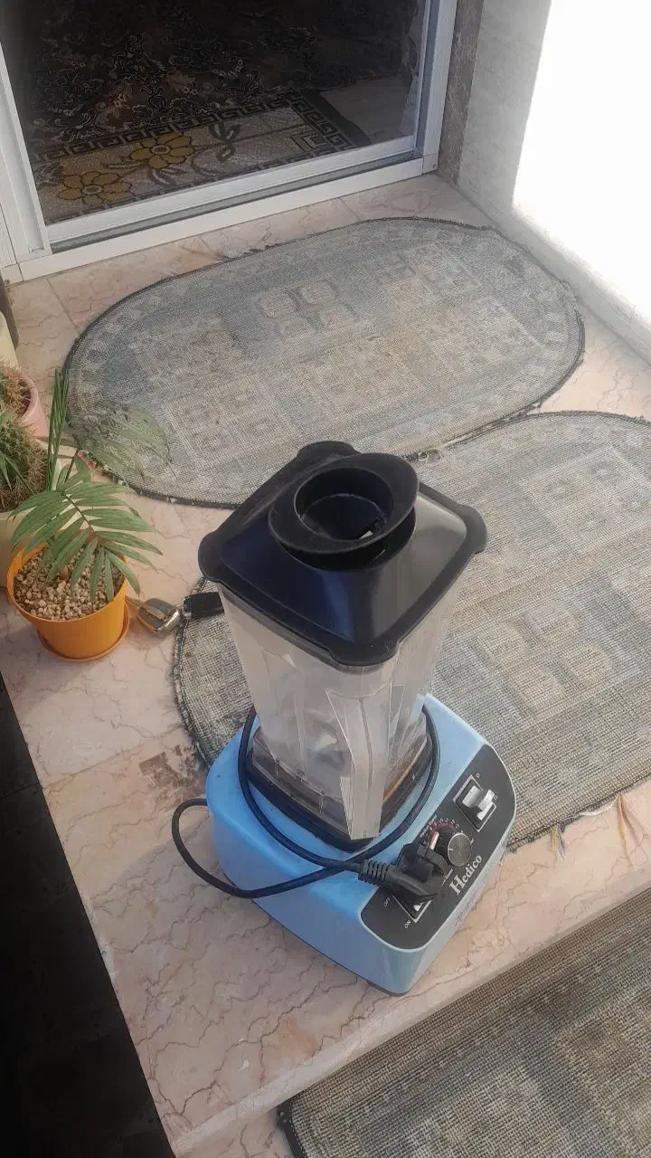 میکسر ابمیوه و یه عدد آب هویج|خردکن، آسیاب، غذاساز|لنگرود, |دیوار