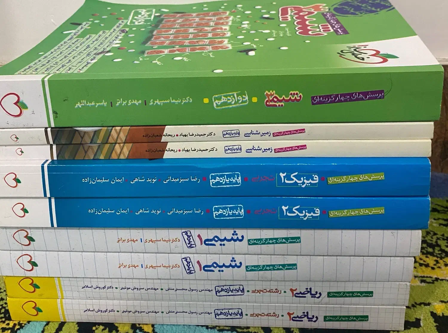 کتاب کنکوری در حد نو|لوازم التحریر|گلوگاه, |دیوار