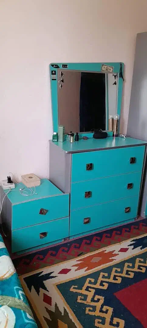 تخت وکمد|تخت و سرویس خواب|صدرا-فارس, فاز ۱|دیوار