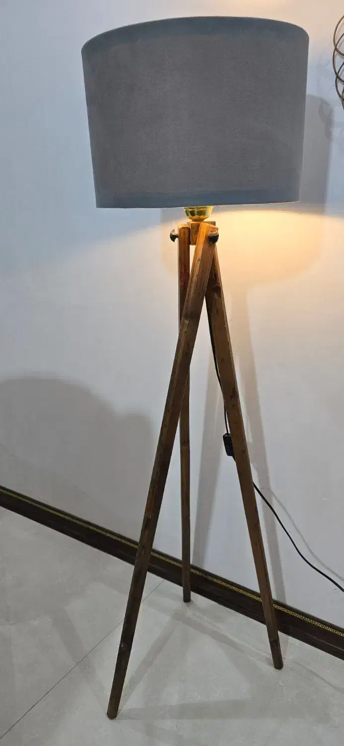 آباژور|چراغ خواب و آباژور|اندیشه, اندیشه فاز ۵|دیوار