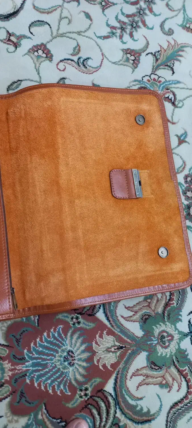 کیف تمام چرم|کیف، کفش، کمربند|پرند, فاز ۶|دیوار