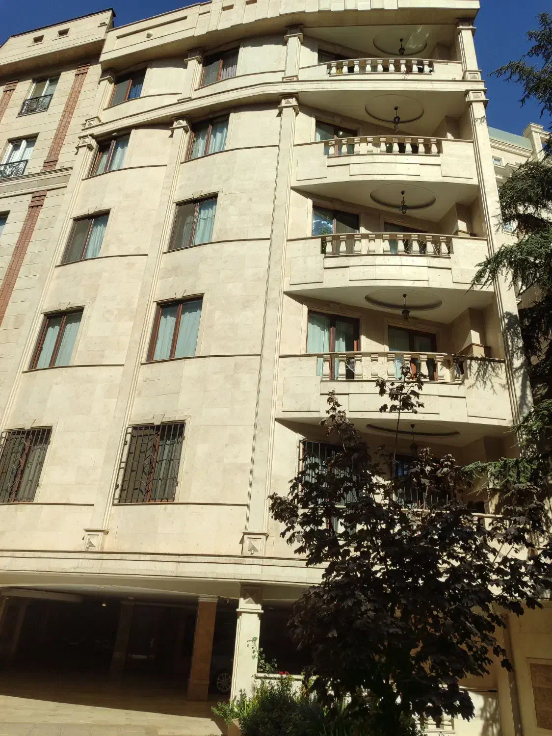 رهن واحد127م، نگینی در قیطریه - پارک