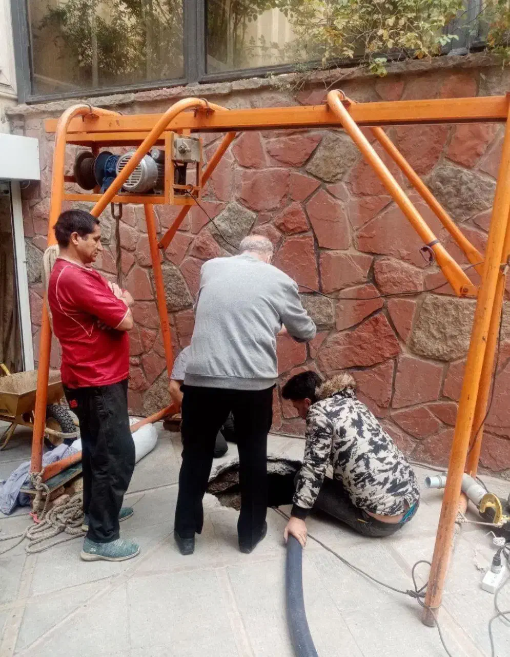 تخلیه چاه فاضلاب ولوله بازکنی(مقنی)لایروبی رفع بو|خدمات پیشه و مهارت|تهران, پاسداران|دیوار