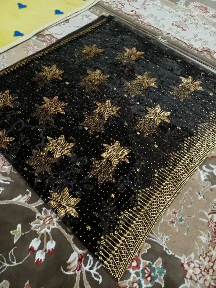 جلبیل خوسی نورا|لباس|رودان, |دیوار