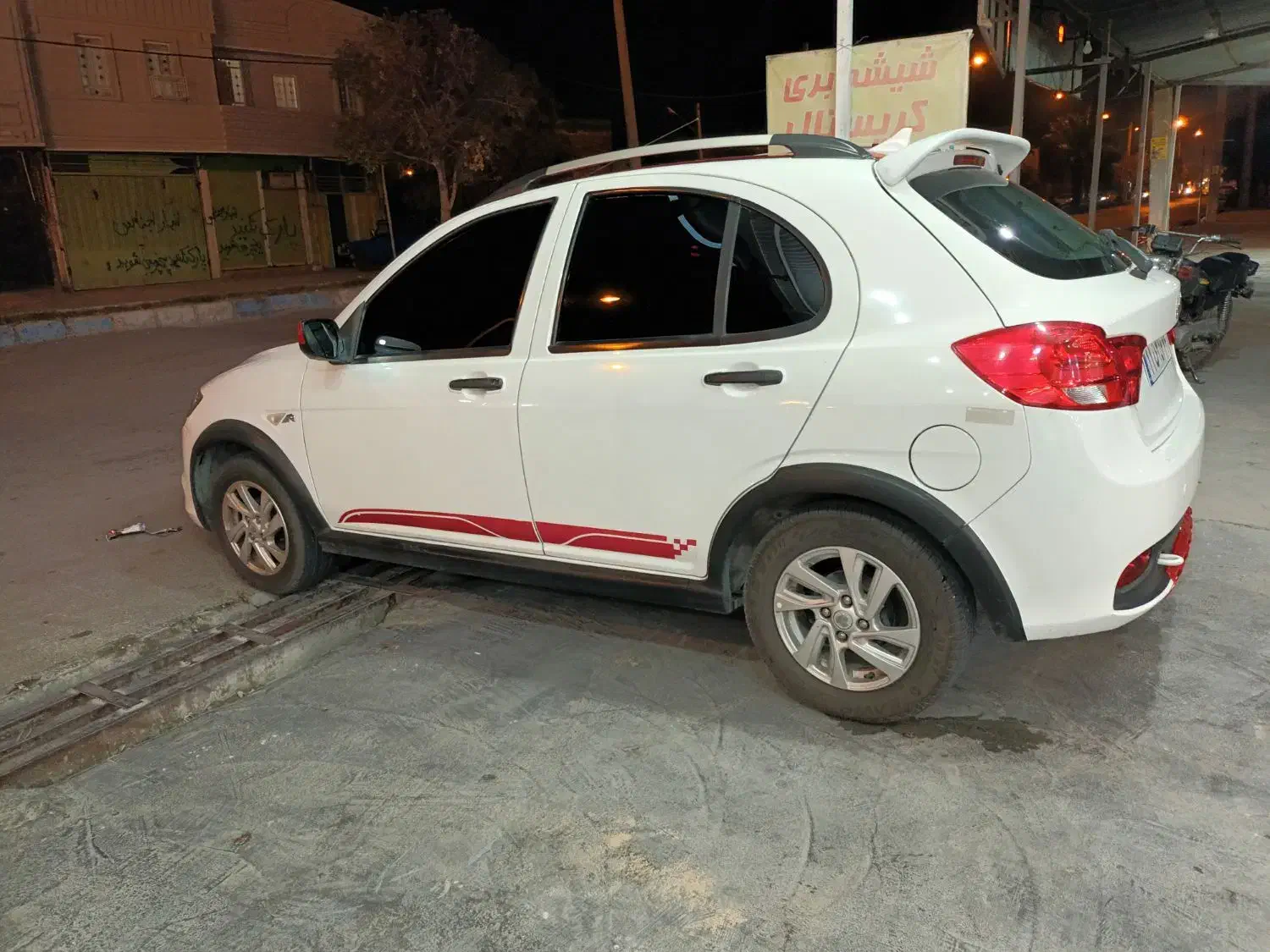 کوییک R سفید قرمز.رینگ اسپورت آلومینیومی|خودرو سواری و وانت|دهدشت, |دیوار