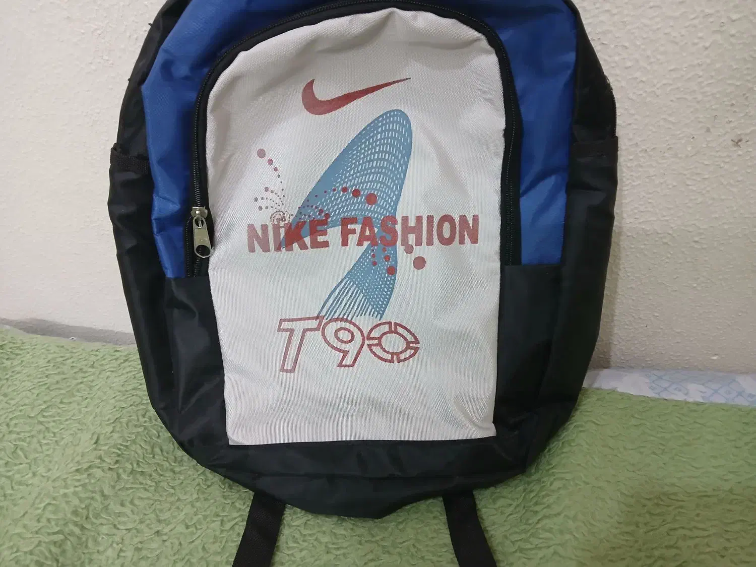 کولی مدرسه نو|کیف، کفش، کمربند|شاهینشهر, عطار|دیوار