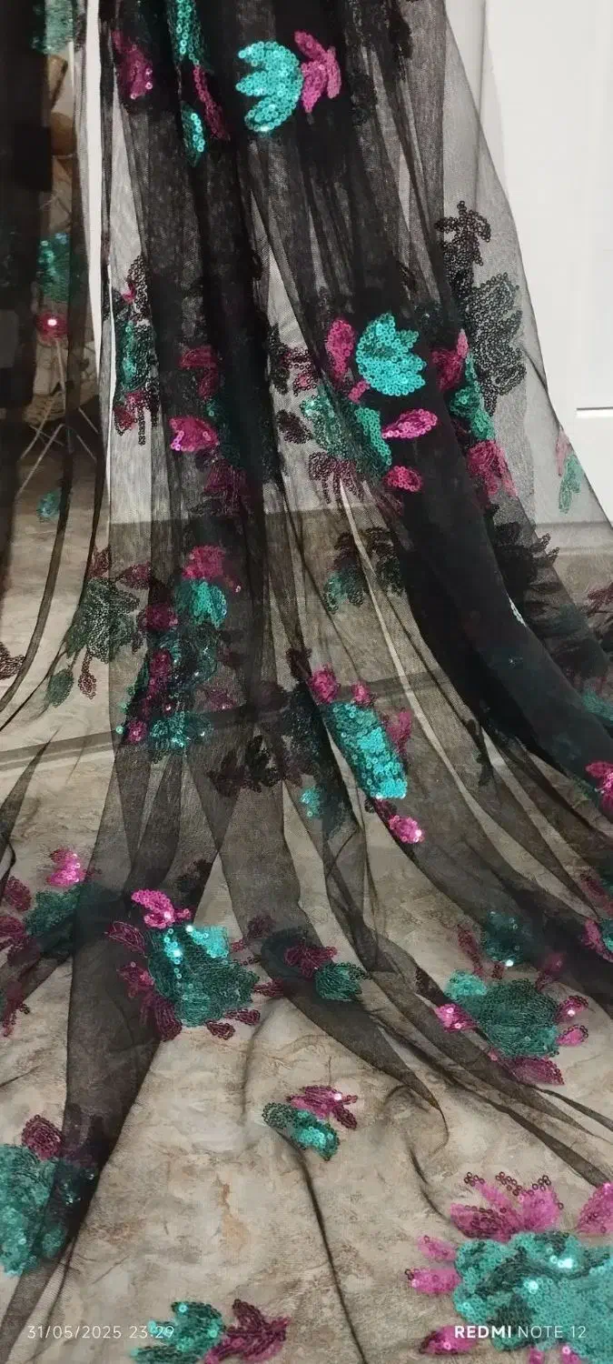 چند قواره پارچه مجلسی|لباس|آبدانان, |دیوار