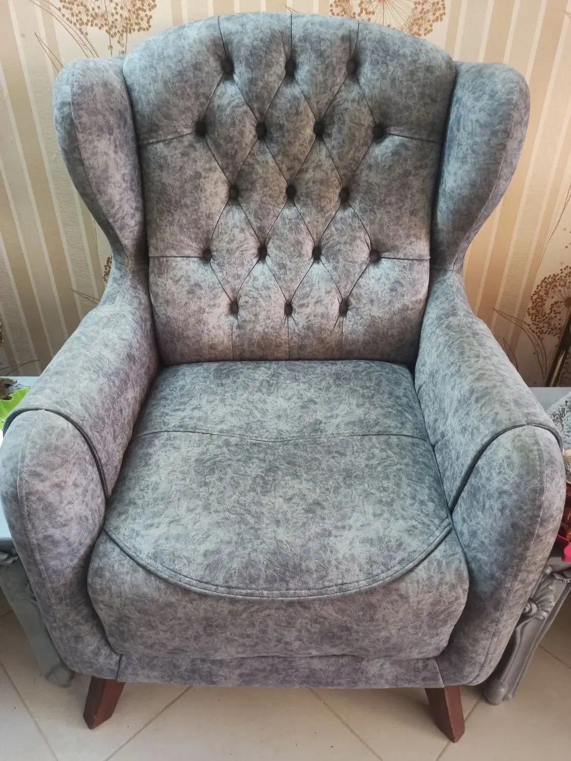 مبل|مبلمان خانگی و میز عسلی|مهاجران, |دیوار