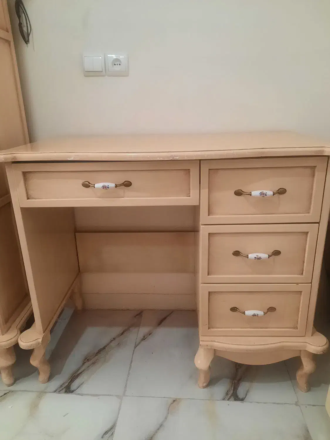 کمد و میز تحریر|میز تحریر و کامپیوتر|زاوه, |دیوار