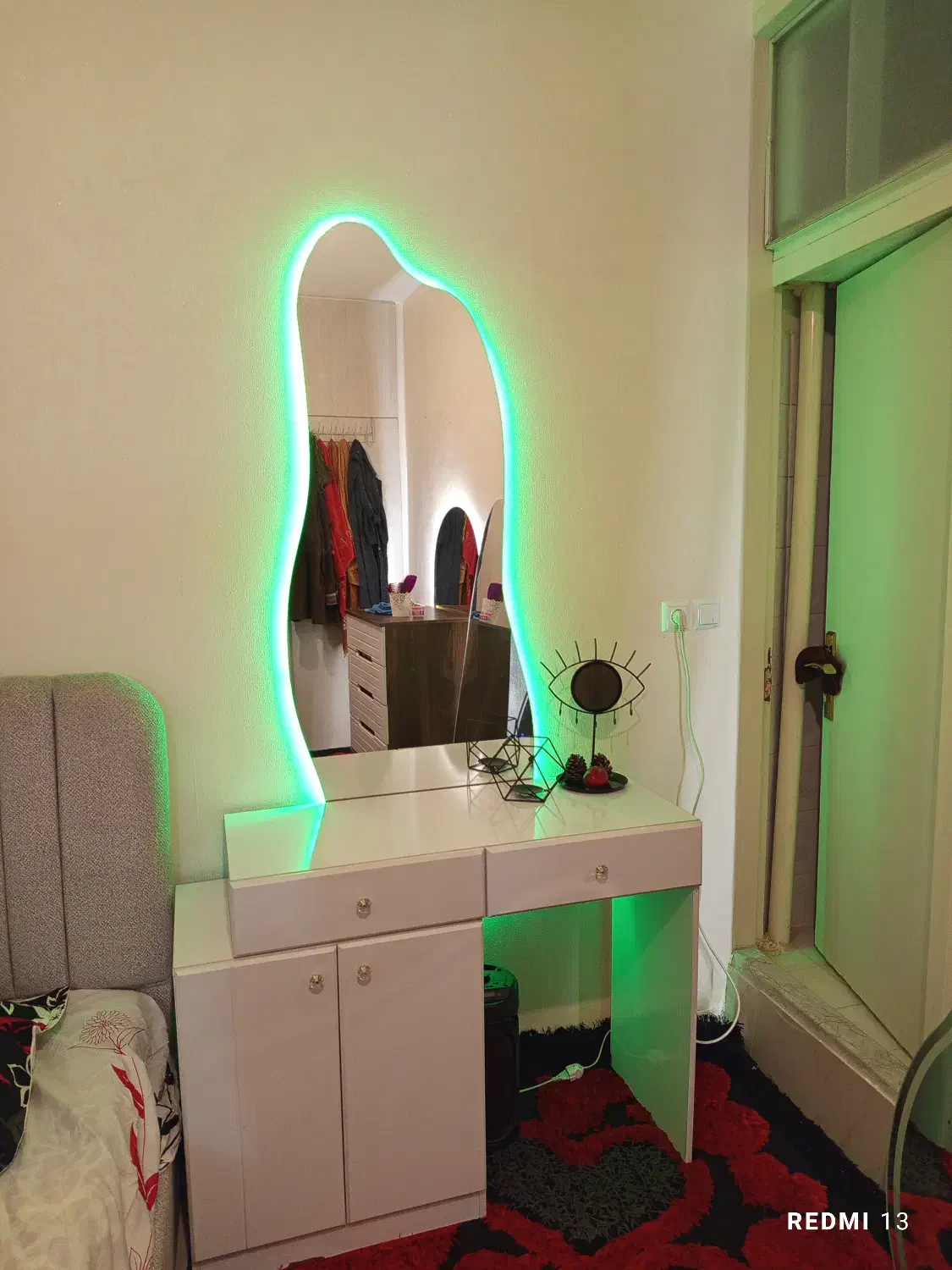 میز آرایش|تخت و سرویس خواب|قم, زنبیل آباد|دیوار