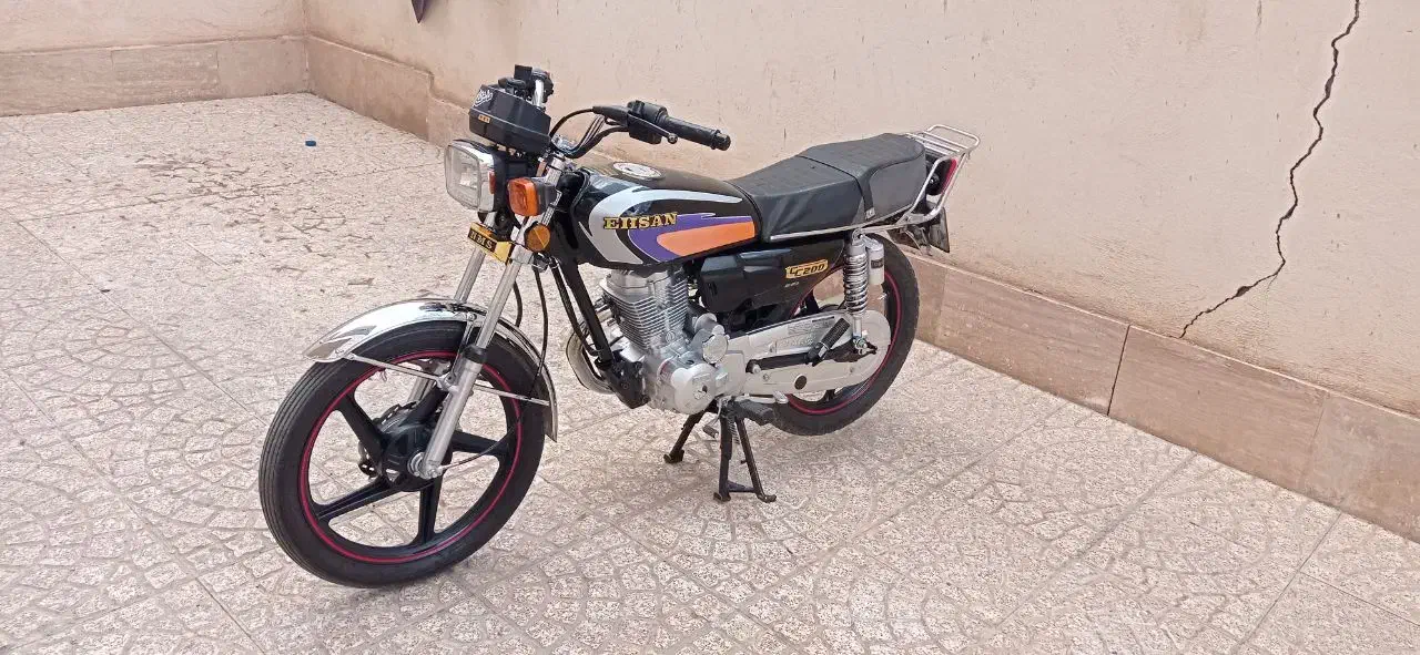 موتورسیکلت هندا۲۰۰ احسان چک یکماهه|موتورسیکلت|ساوه, |دیوار