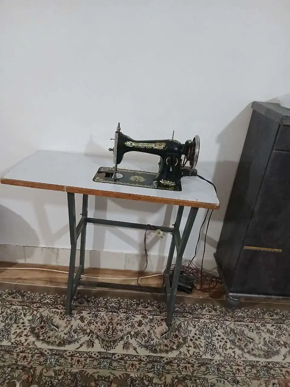 چرخ خیاطی برقی با میز و پدال|چرخ خیاطی و ریسندگی|رباط‌کریم, شترخوار|دیوار