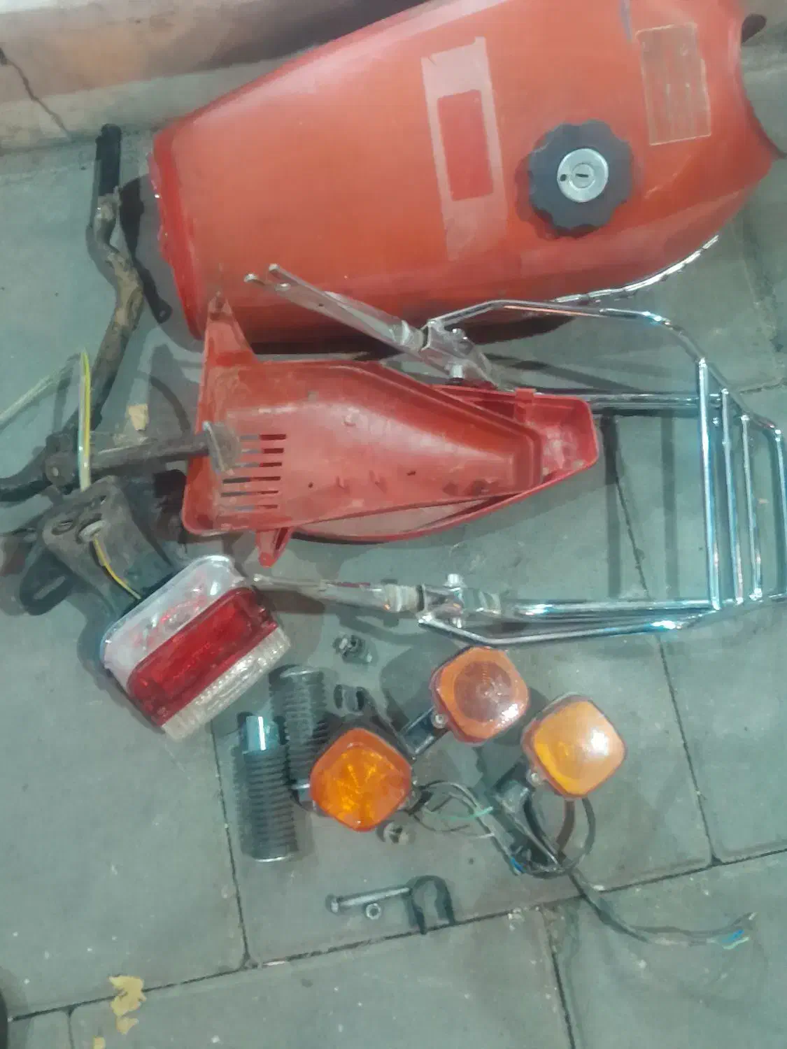 لوازم موتور کاربرات تکبندهندل آینه وسرسیلندر|قطعات یدکی و لوازم جانبی|قزوین, |دیوار