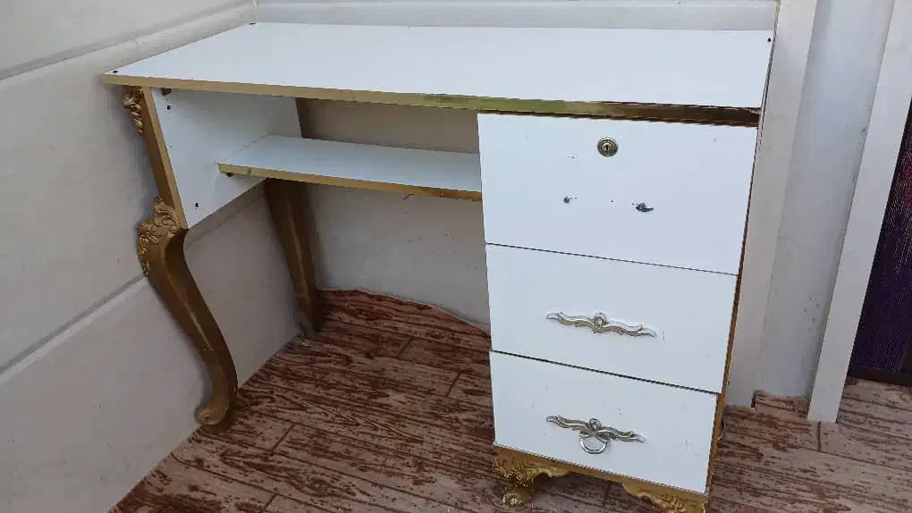 لوازم  آرایشگاه|آرایشگاه و سالن‌های زیبایی|شاندرمن, |دیوار