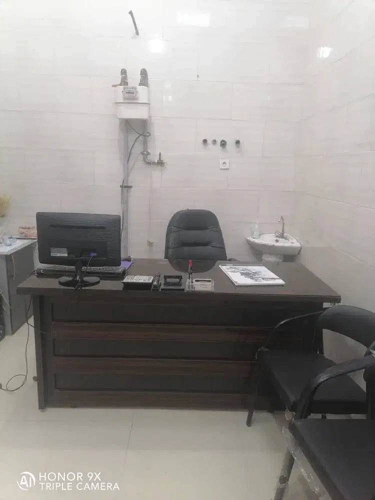 ۴عدد صندلی اداری و میز ،صندلی مدیریت|مبلمان اداری|هشتگرد, شهرک گلها|دیوار