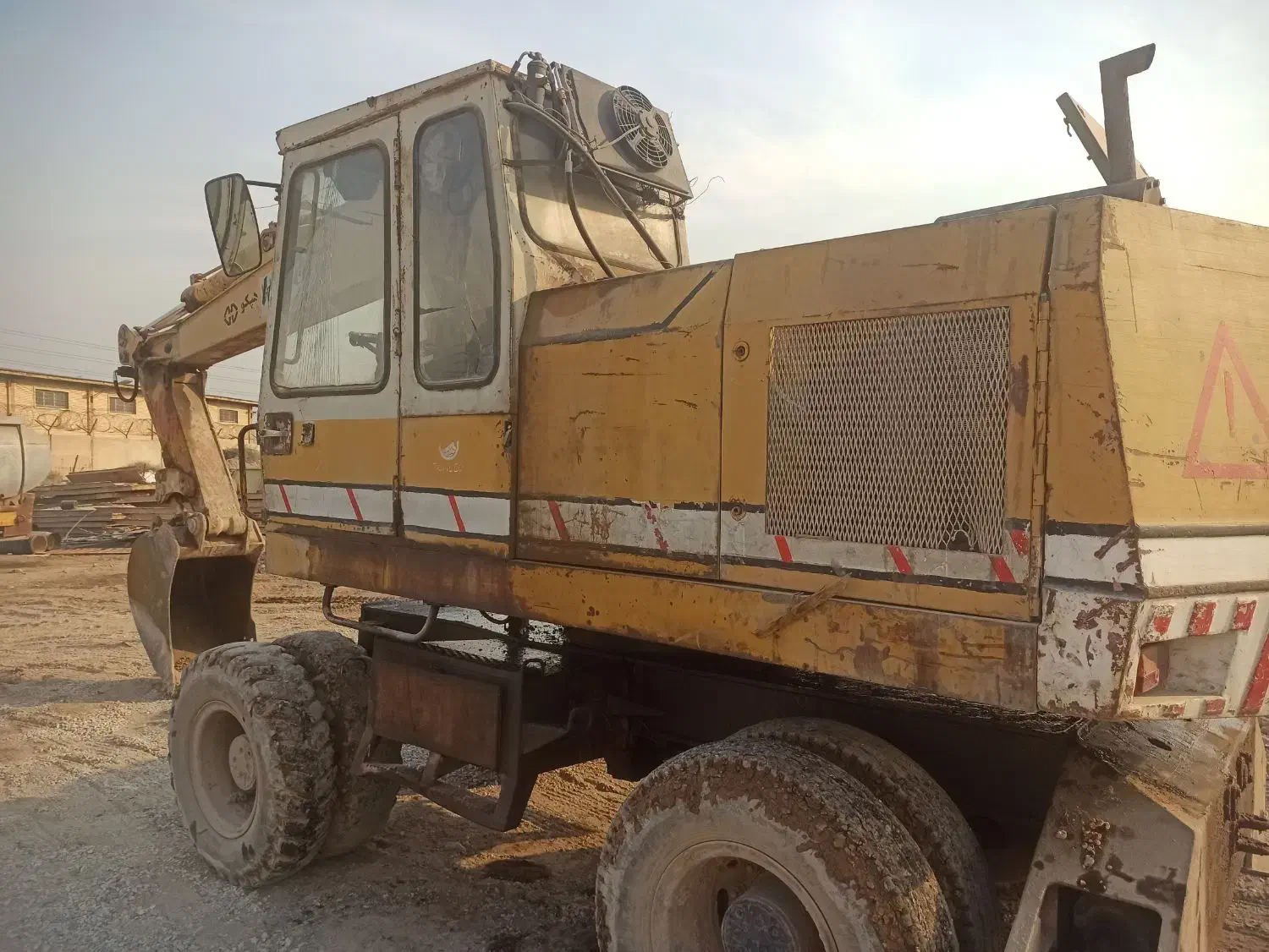 بیل مکانیکی لاستیکی|خودرو سنگین|اهواز, ناحیه صنعتی کارون|دیوار