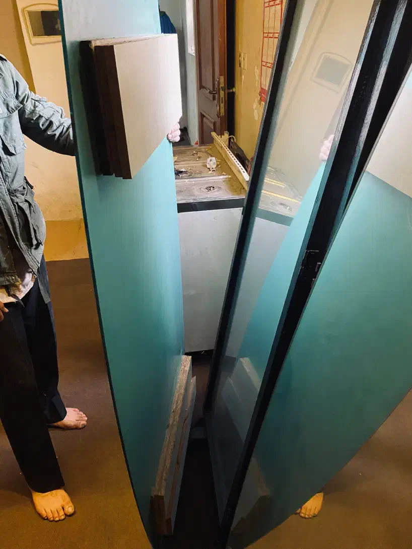 آینه|آینه|هشتگرد, کوی بهروز|دیوار