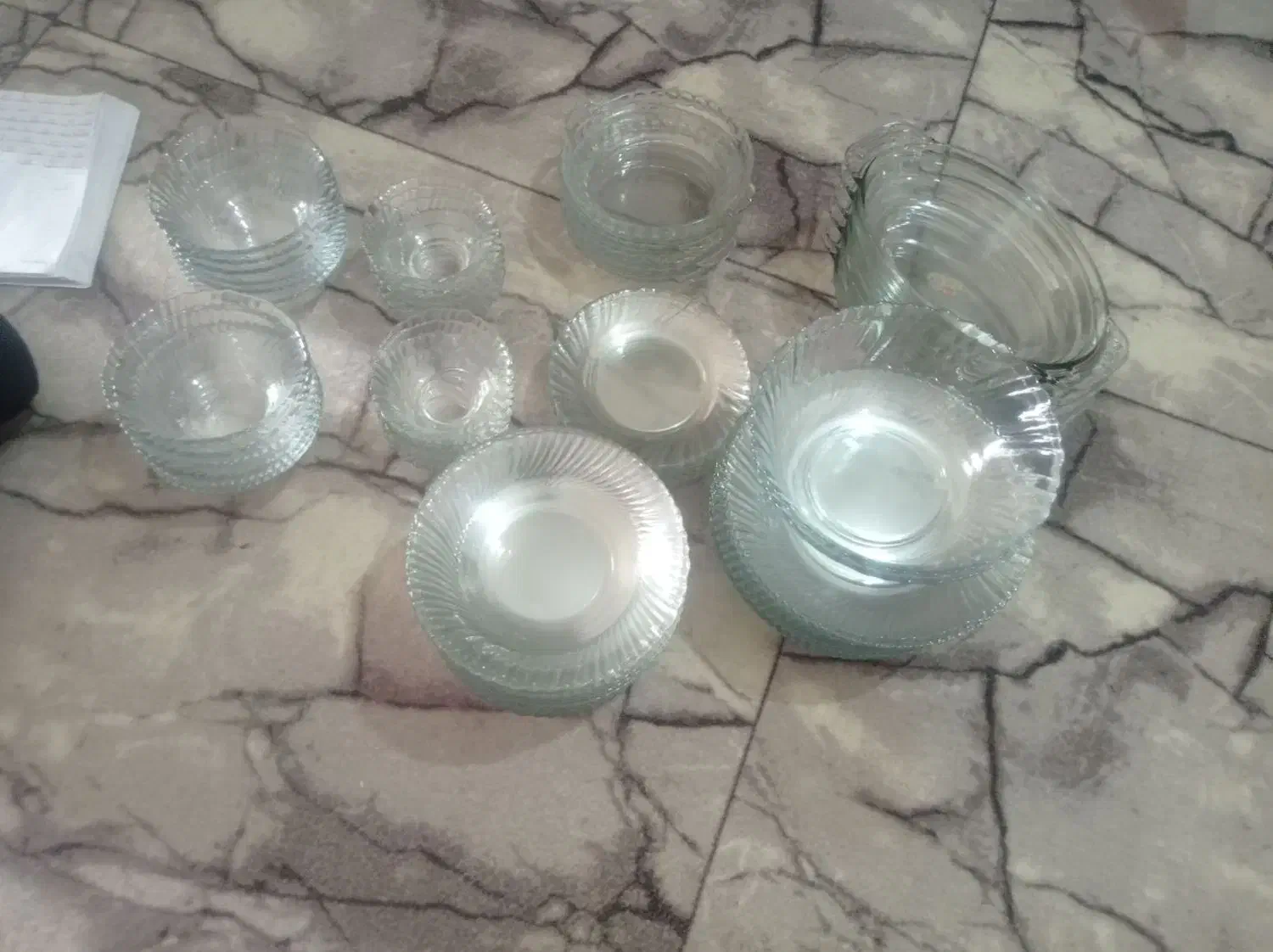 ظروف ۲۴ نفره|ظروف سرو و پذیرایی|قم, قلعه کامکار|دیوار