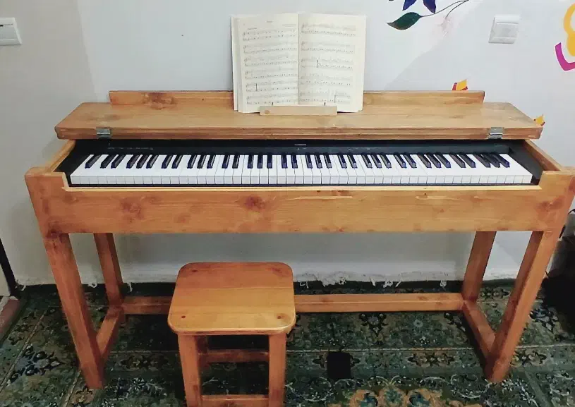 پیانو یاماها p45 به همراه پایه تمام چوب سفارشی|پیانو، کیبورد، آکاردئون|زنجان, |دیوار