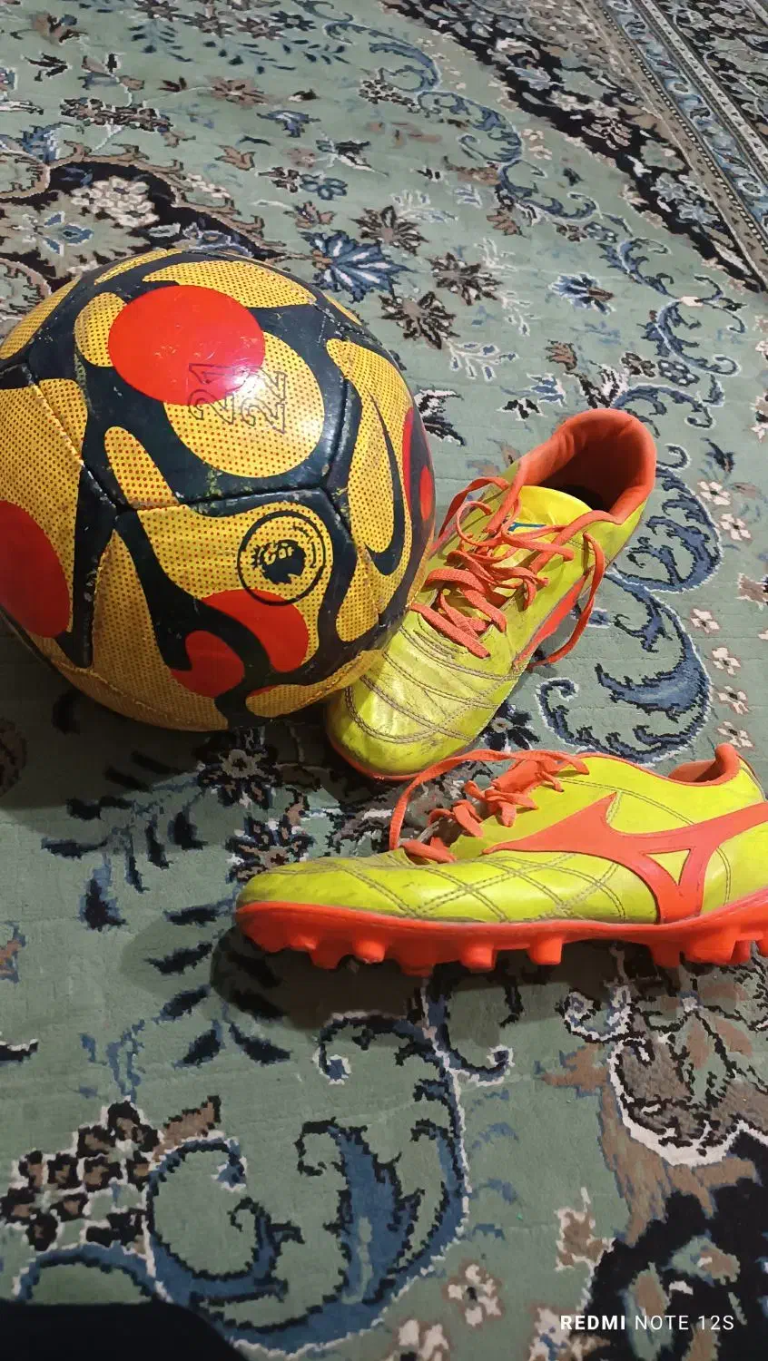 توپ و کفش فوتبال|ورزش‌های توپی|دزفول, |دیوار