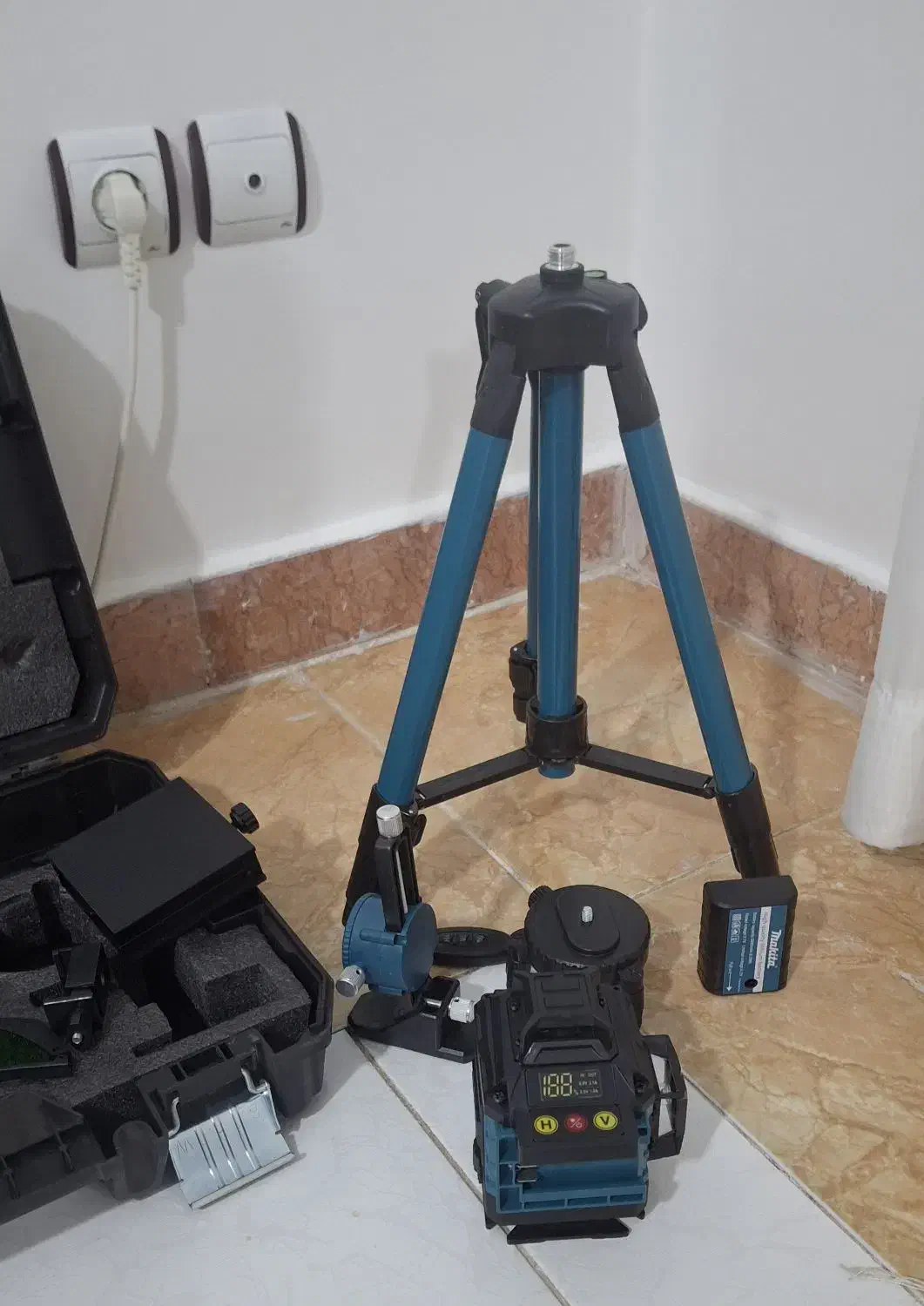 تراز لیزری ماکیتا|ابزارآلات|پردیس, فاز ۴|دیوار