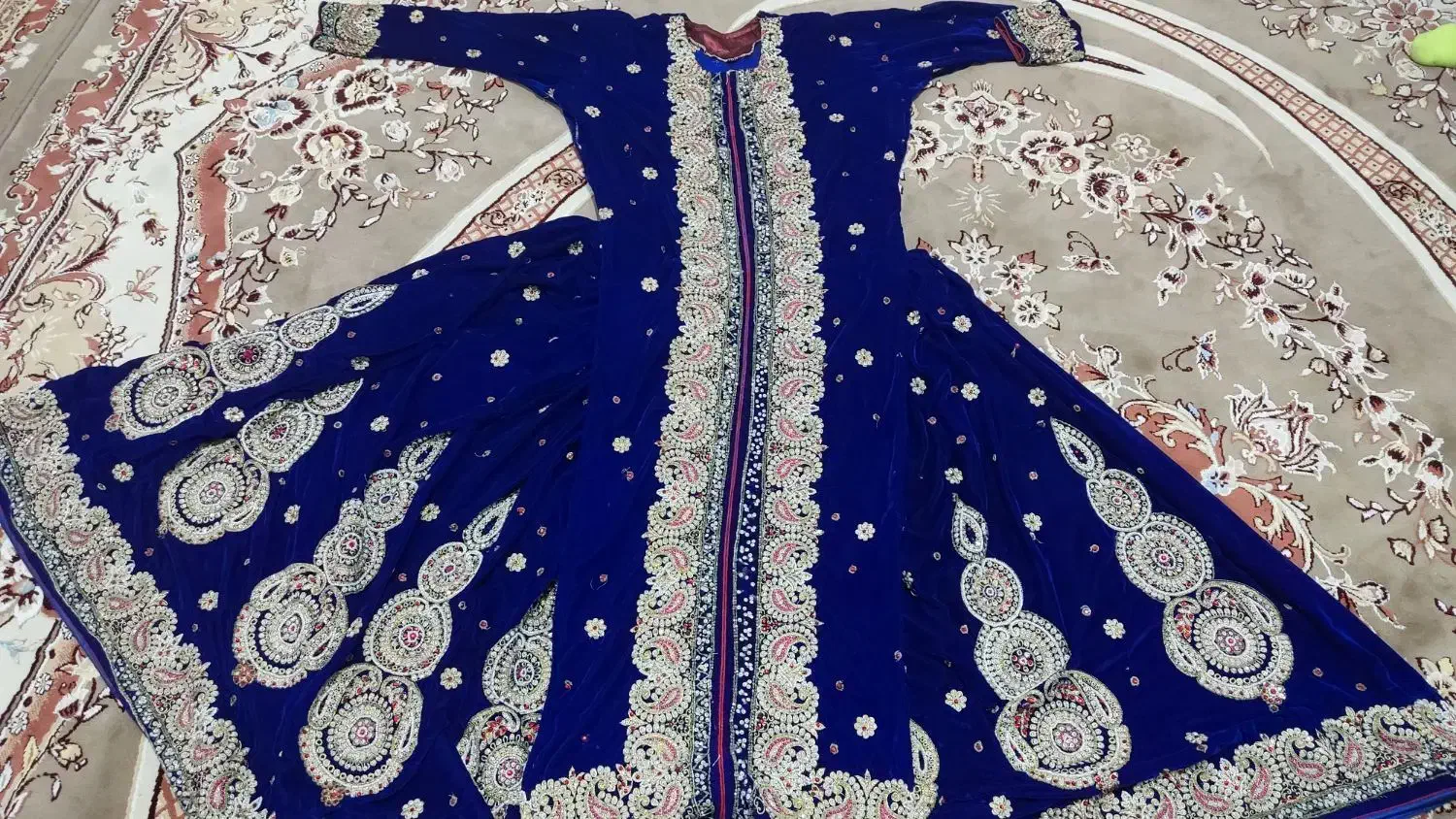 لباس محلی|لباس|شیراز, شاه قلی بیگی|دیوار