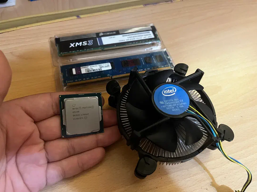 نسل ۸و۹ cpu pentium gold + فن|قطعات و لوازم جانبی رایانه|شیراز, ریشمک|دیوار