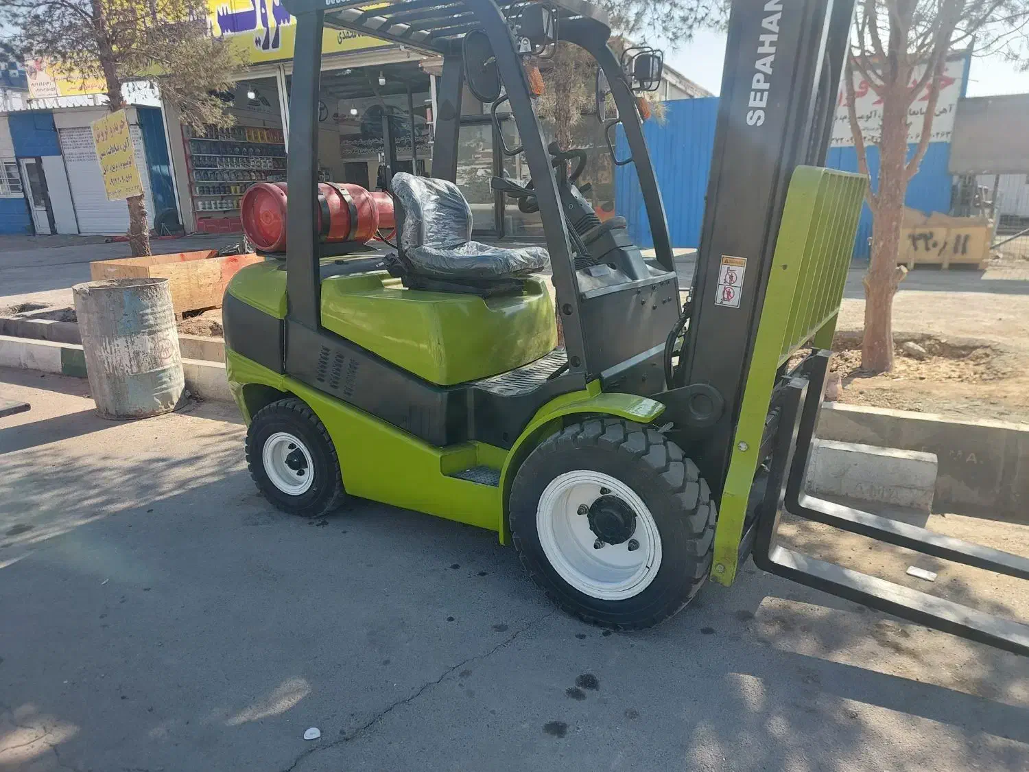 سپاهان کلارک ۳ تن با دکل استثنایی|ماشینآلات صنعتی|رباطکریم, شهرک صنعتی پرند|دیوار