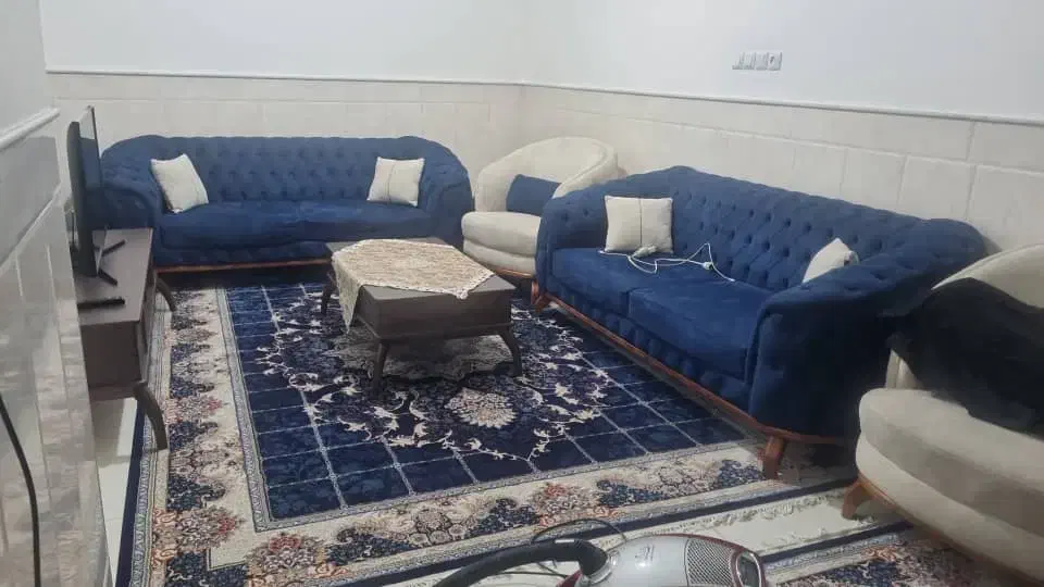 مبل چستر ۸ نفره به همراه جلو مبلی و ۳تا عسلی|مبلمان خانگی و میز عسلی|قم, حاج خلیل|دیوار