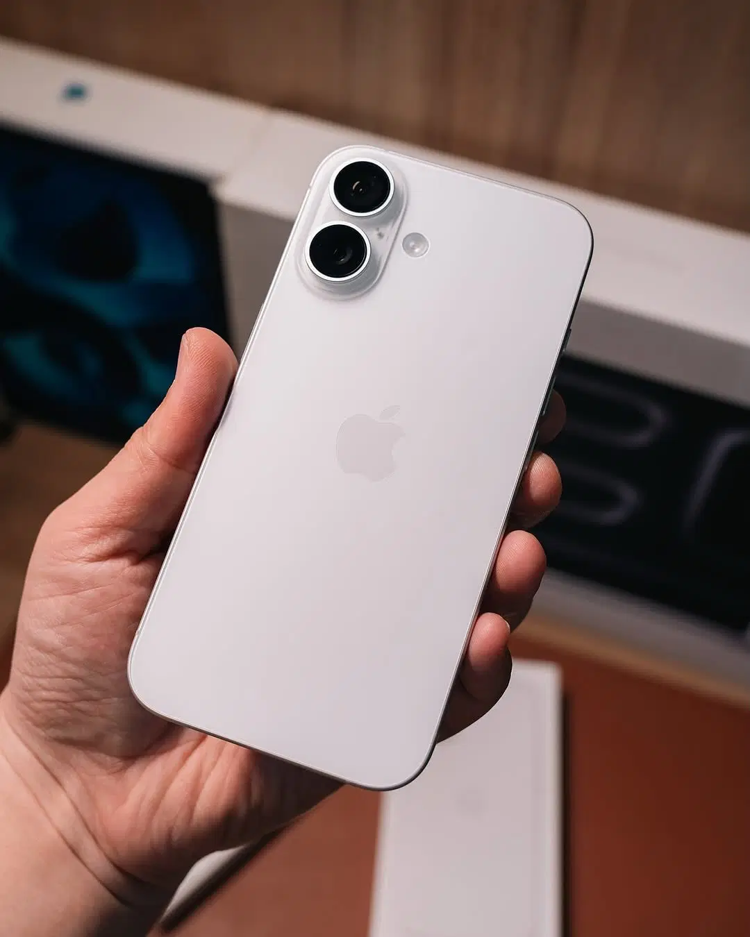 iPhone 16 normal|موبایل|ساری, |دیوار