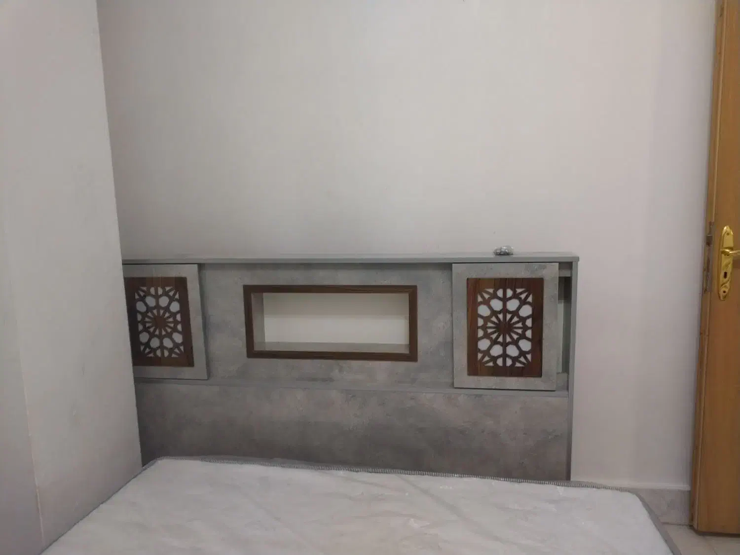 تخت خواب دو نفره در حد نو|تخت و سرویس خواب|مبارکه, |دیوار