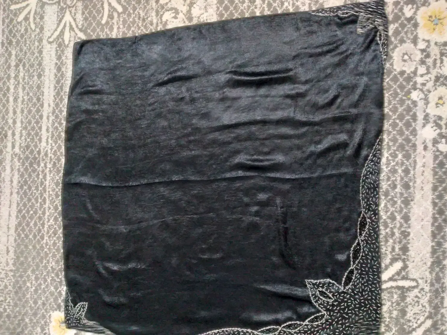 فروش یه عددروسری ملیله دوزی شده|لباس|کوهدشت, |دیوار