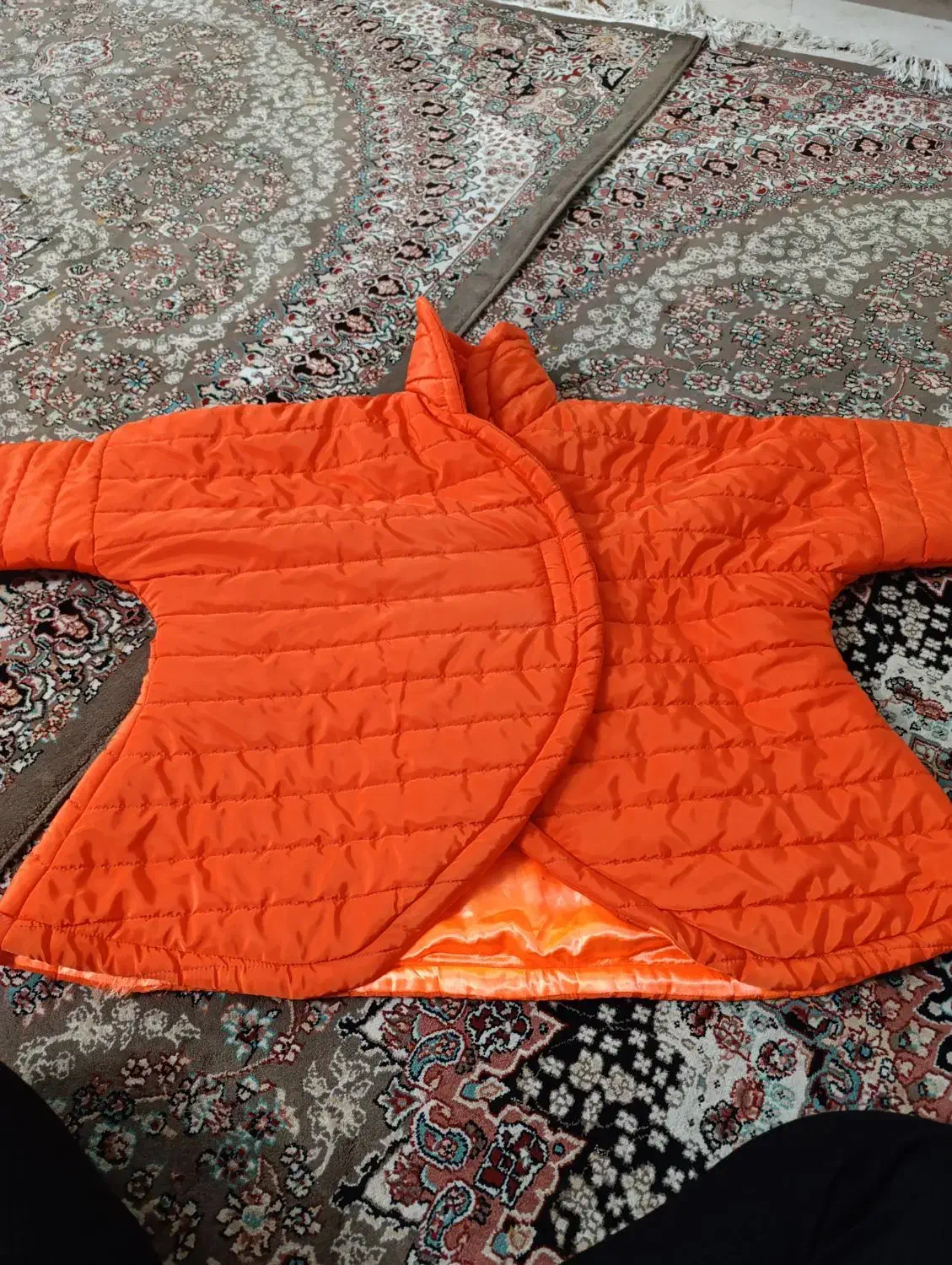 کاپشن|لباس|محلات, |دیوار