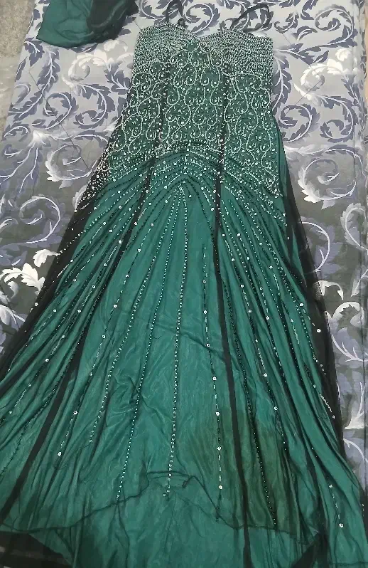 لباس مجلسی|لباس|چغادک, |دیوار