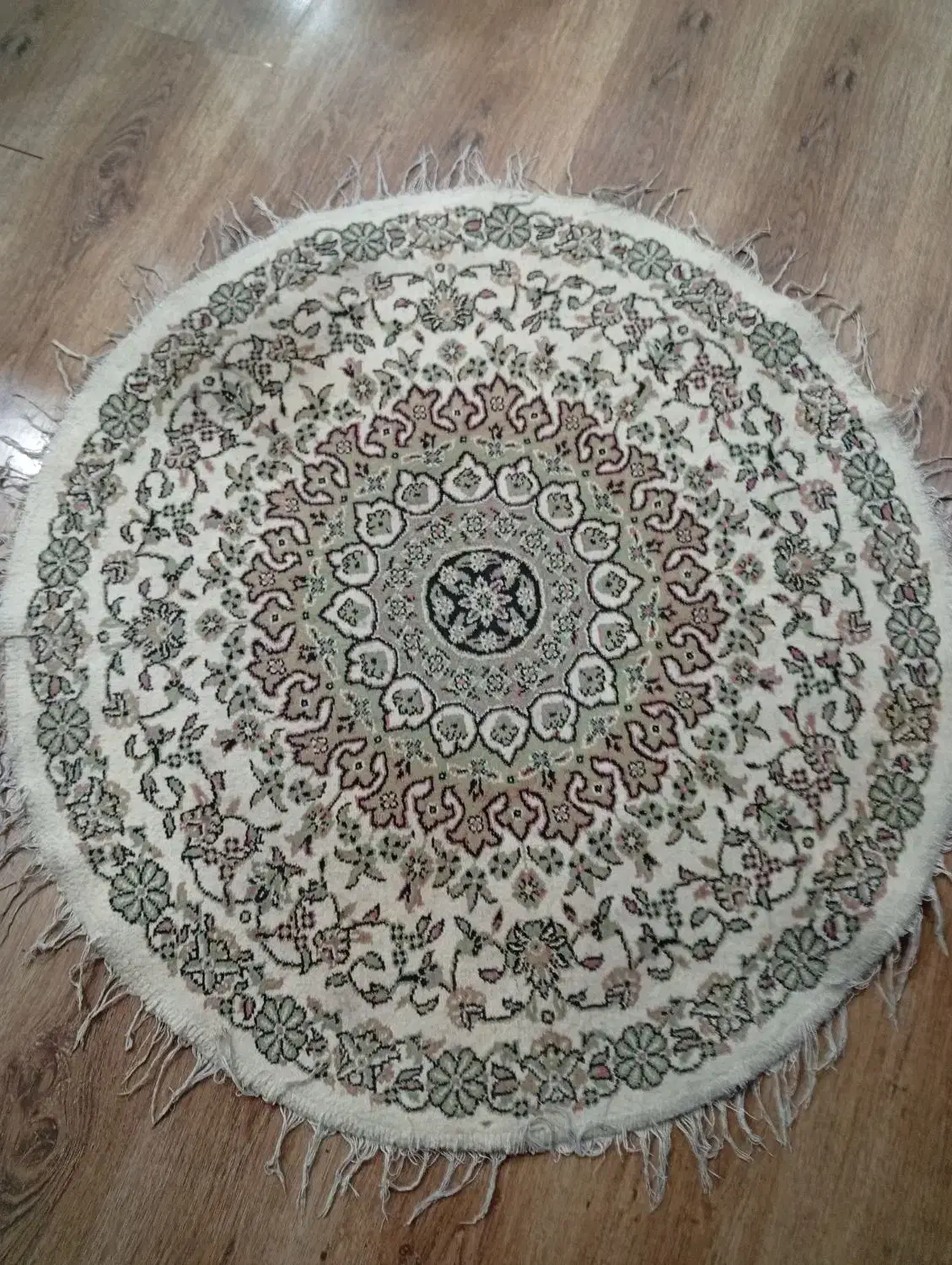 قالیچه گرد|فرش|کرج, گوهردشت|دیوار