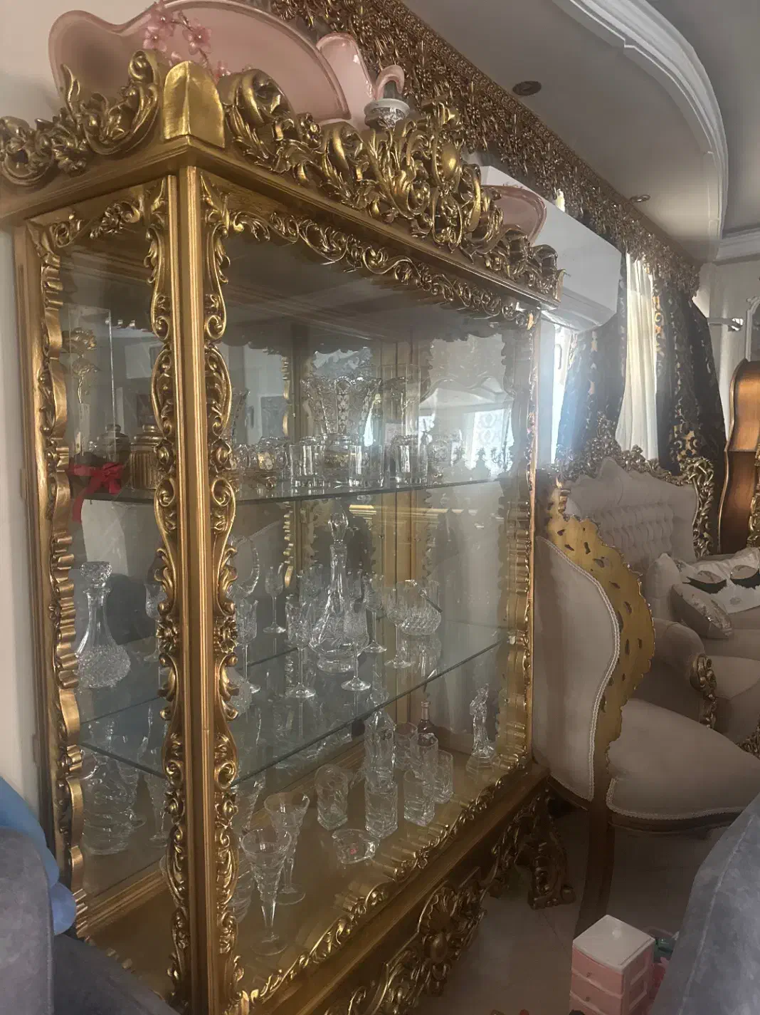 ویترین طلایی تمام چوب|بوفه، ویترین، کنسول|تهران, نارمک جنوبی|دیوار