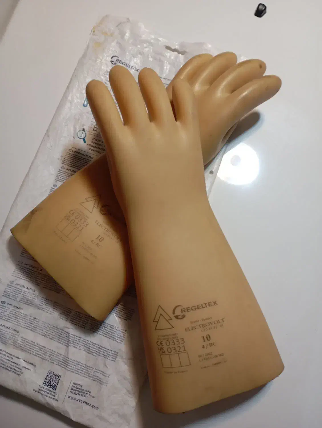 دستکش عایق برق رجلتکس|مصالح و تجهیزات ساختمان|تهران, چهارصد دستگاه|دیوار