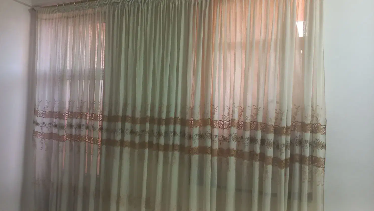 پرده|پرده، رانر، رومیزی|سراب, |دیوار