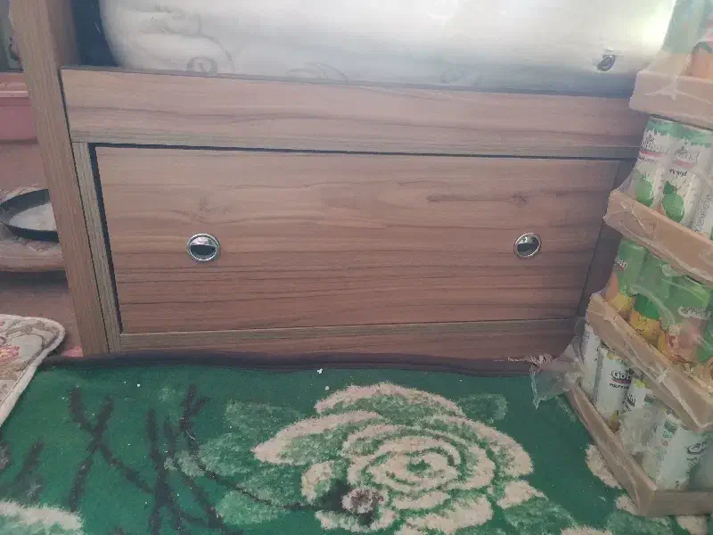 تختخواب با تشک دونفره و میز آرایش|تخت و سرویس خواب|زابل, |دیوار