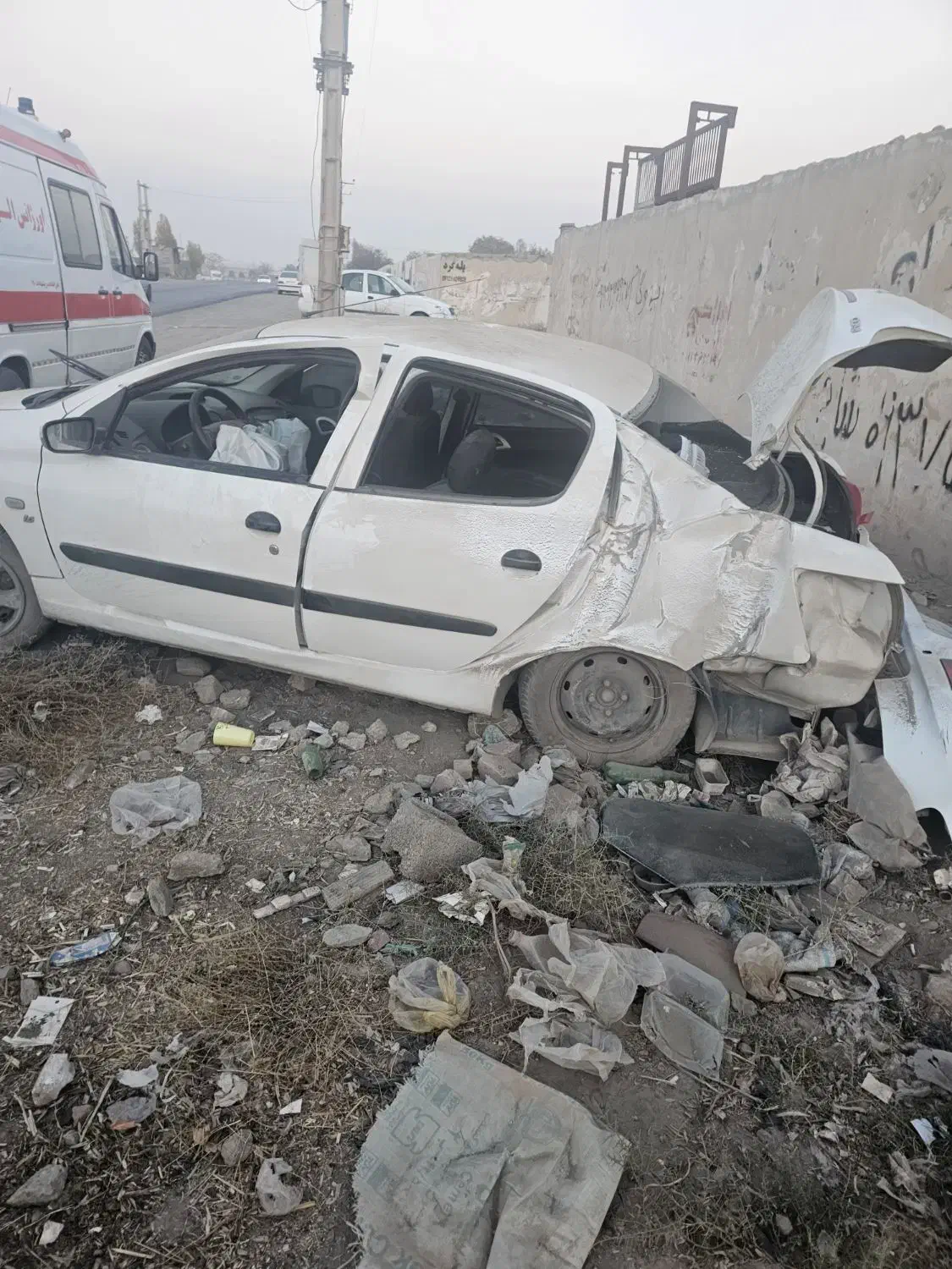 رانا مدل ۹۵ از عقب تصادف دارد|خودرو سواری و وانت|هشتگرد, شهرک اداری|دیوار