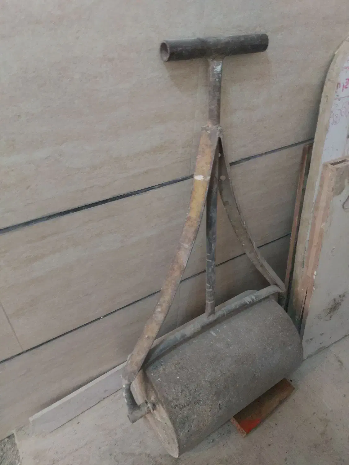 غلتک|ابزارآلات|مشهد, نیزه|دیوار