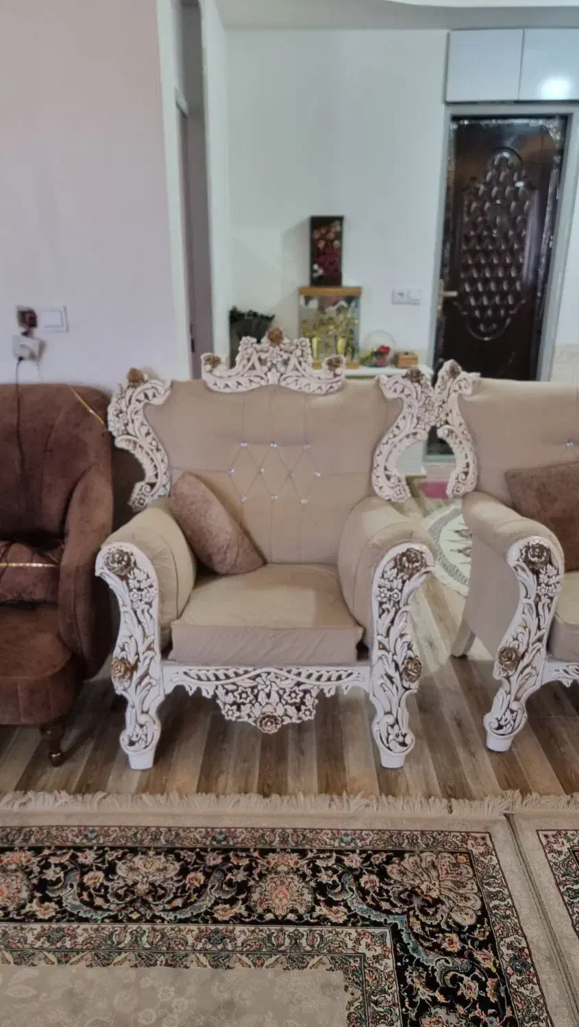 مبل نو سالم خوشگل سلطنتی کلاسیک به فروش میرسد|مبلمان خانگی و میز عسلی|بم, |دیوار